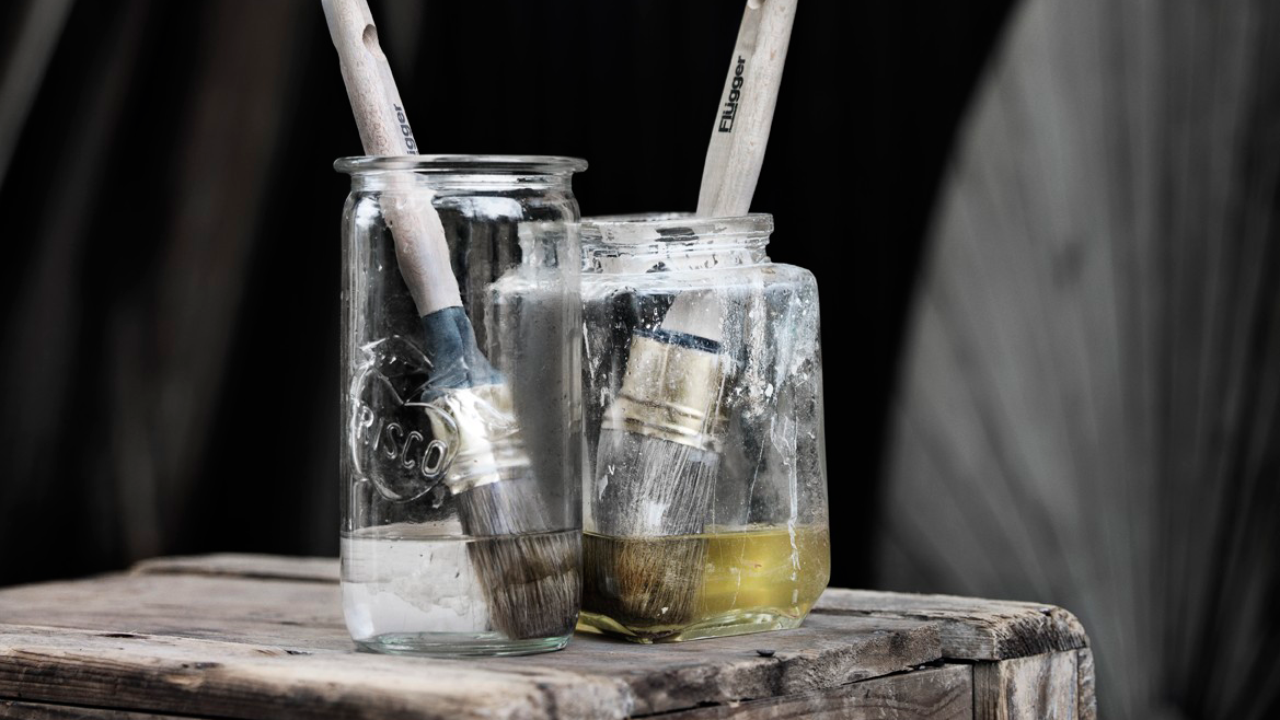 Jaki preparat do ochrony drewna jest najlepszy - na bazie oleju czy wody?